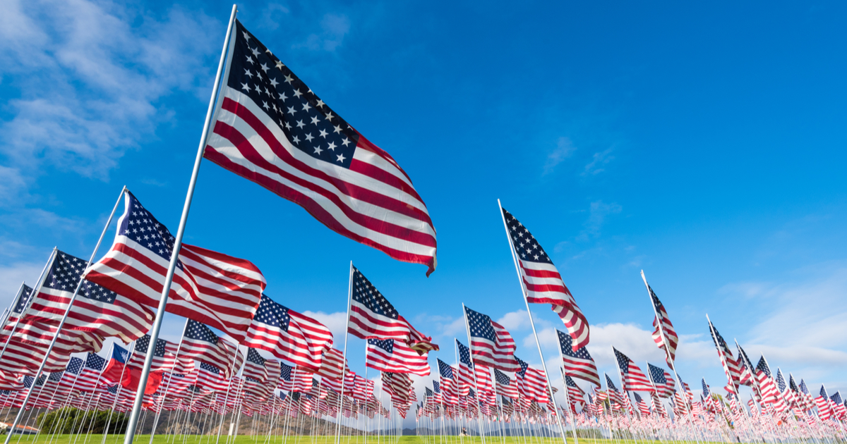 field with hundreds of american flags commemorating memorial day