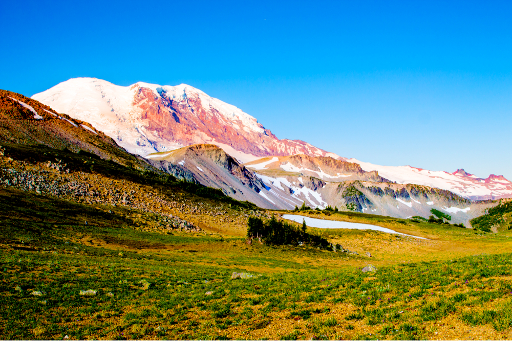 Sunrise point hike Mt Rainier to First Burrough and Fremont trail via Frozen lake